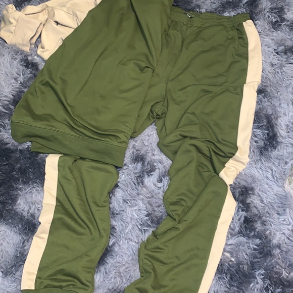 Lounge suit 💚🤎 - Picture 3 of 6